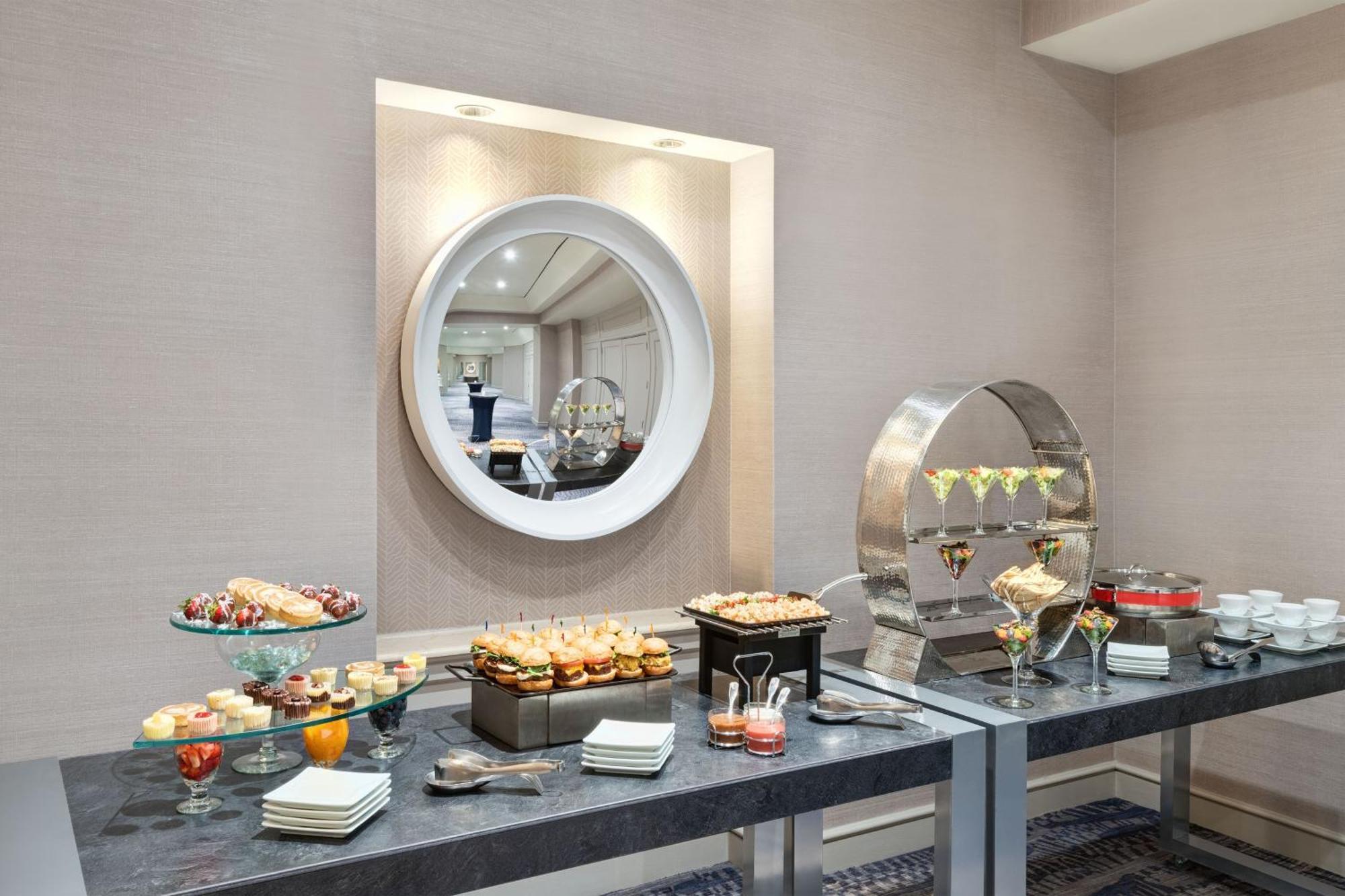 Hotel Sheraton Galleria 3*
