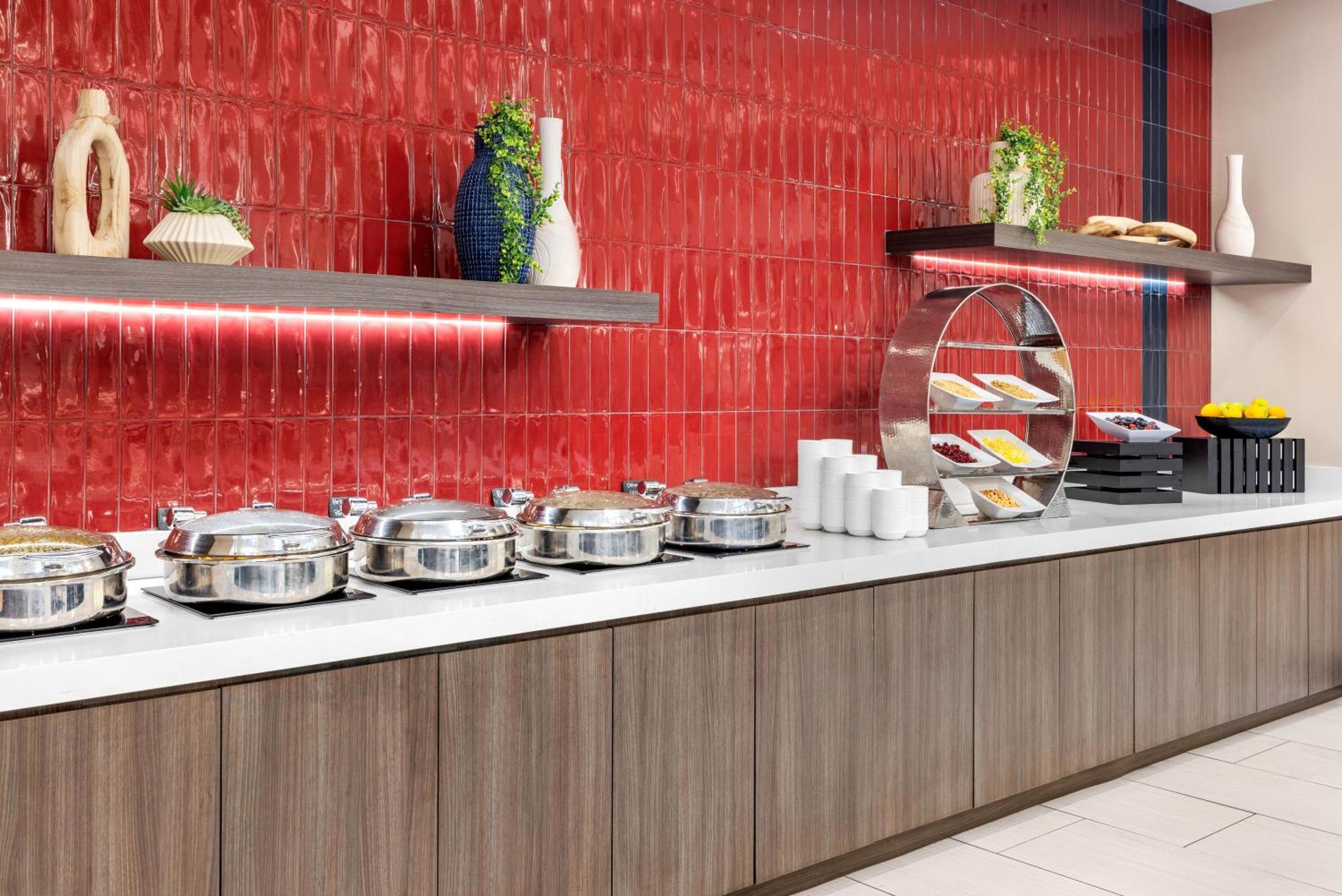 Sheraton Galleria Hotel 3*