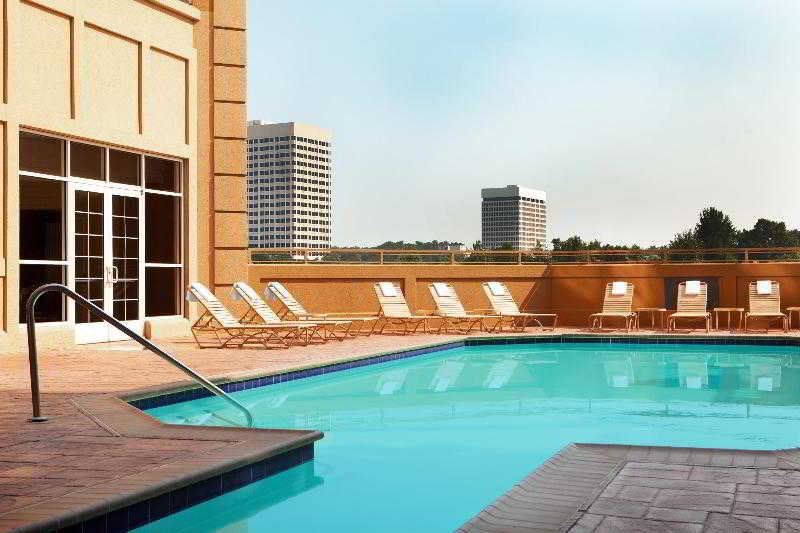 Sheraton Galleria Hotel 3*