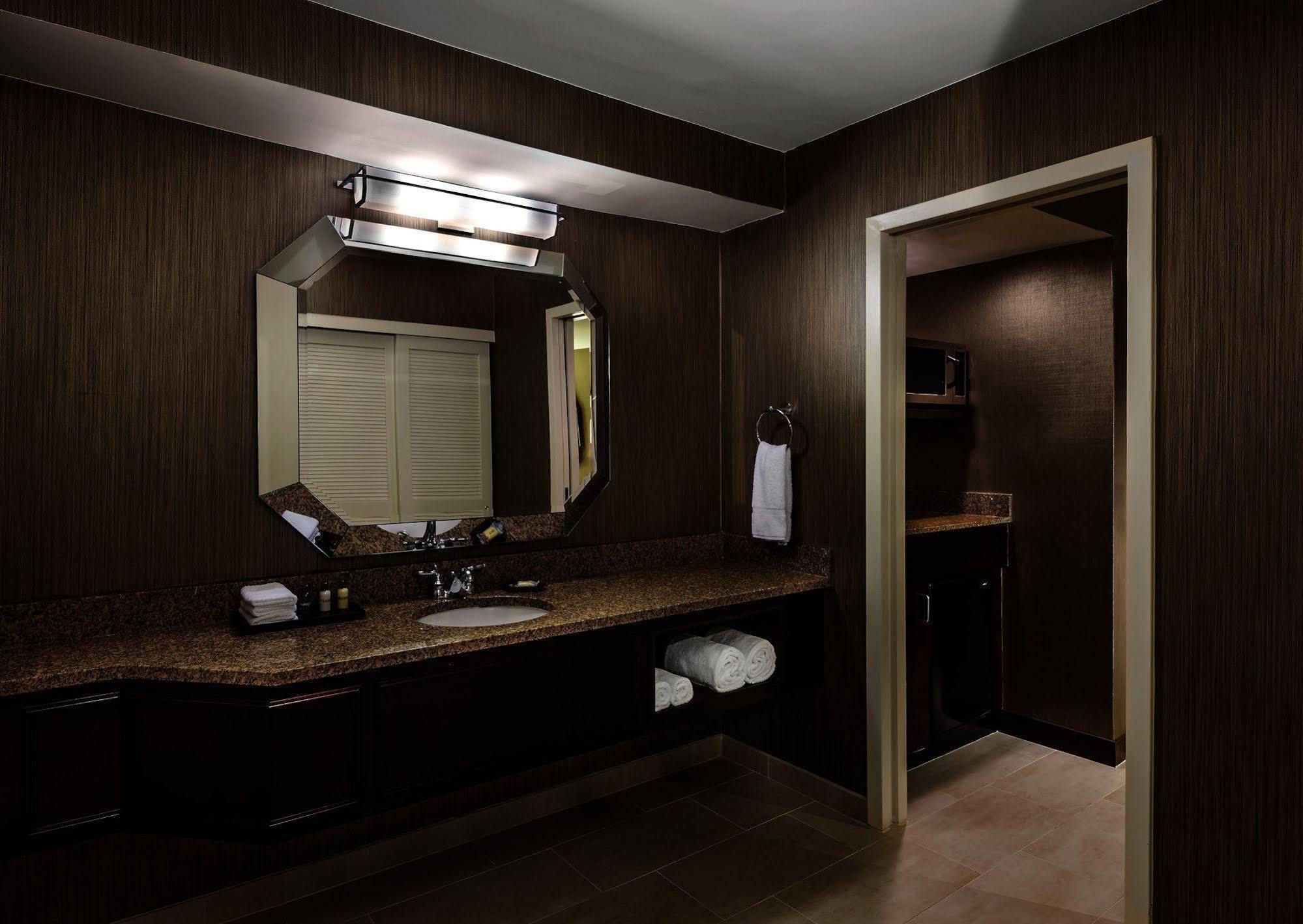 Sheraton Galleria 3*
